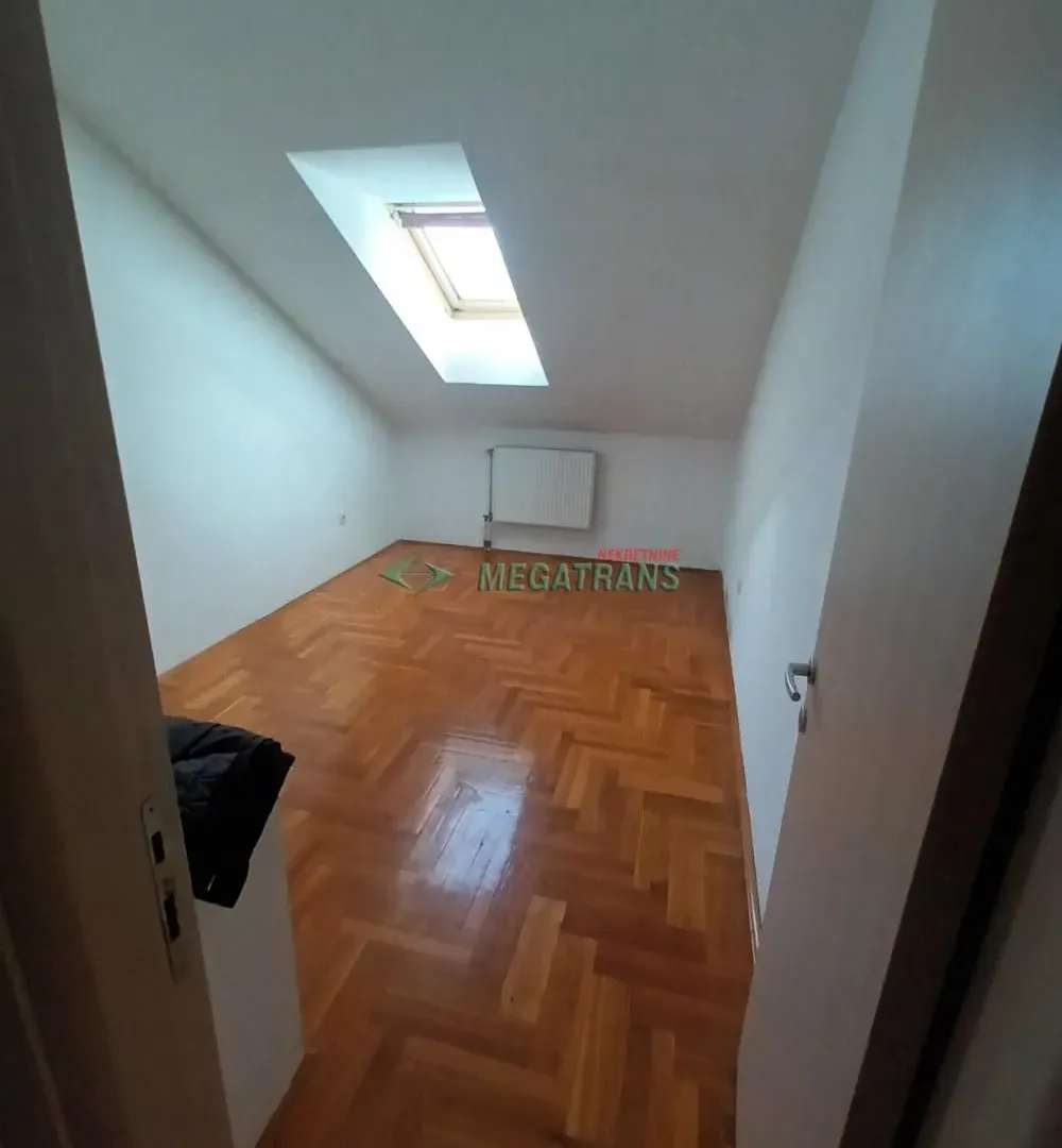 Izdavanje, četvorosoban stan, 100m², Centar, Novi Sad