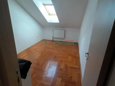 Izdavanje, četvorosoban stan, 100m², Centar, Novi Sad - image 7