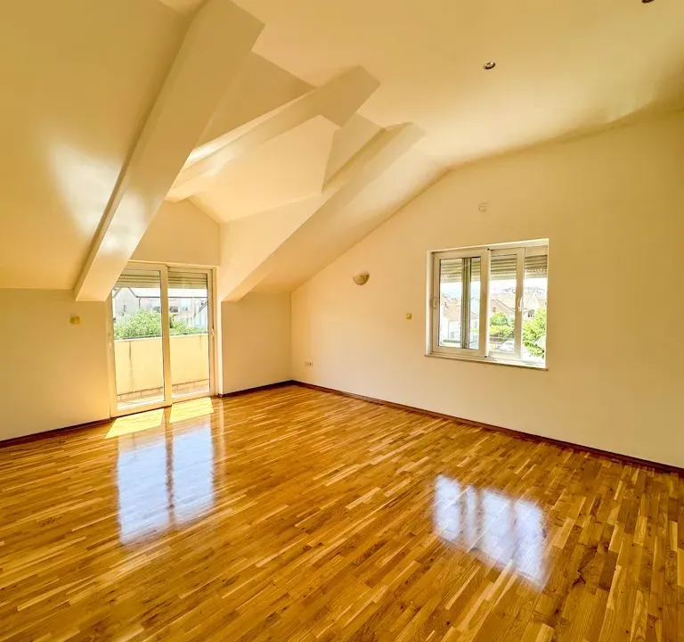 Izdavanje, dvosoban stan, 69m², Stari Aerodrom, Podgorica