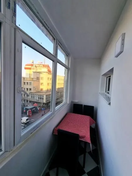 Izdavanje, dvosoban stan, 56m², Centar, Niš