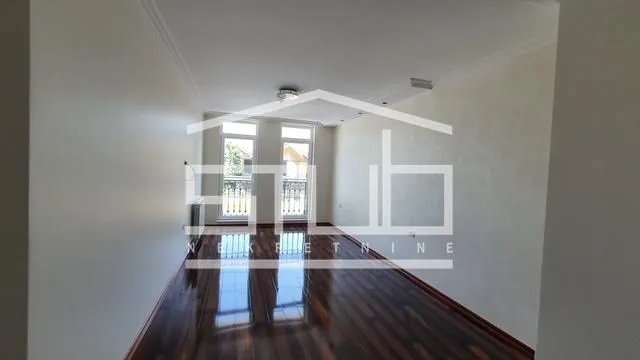 Izdavanje, kuća, 490m², Banovo Brdo, Beograd