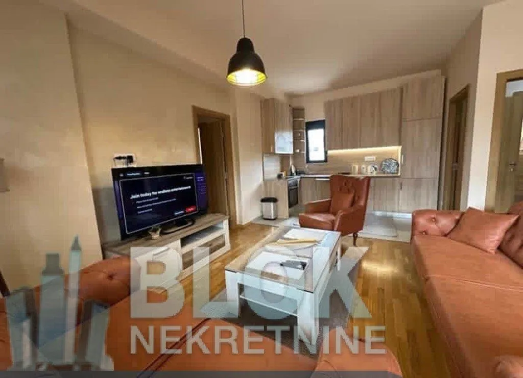 Izdavanje, dvosoban stan, 76m², Dalmatinska ulica, Podgorica