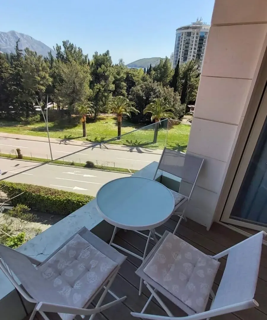 Rent, one bedroom apartment, 55m², Bulevar, Budva