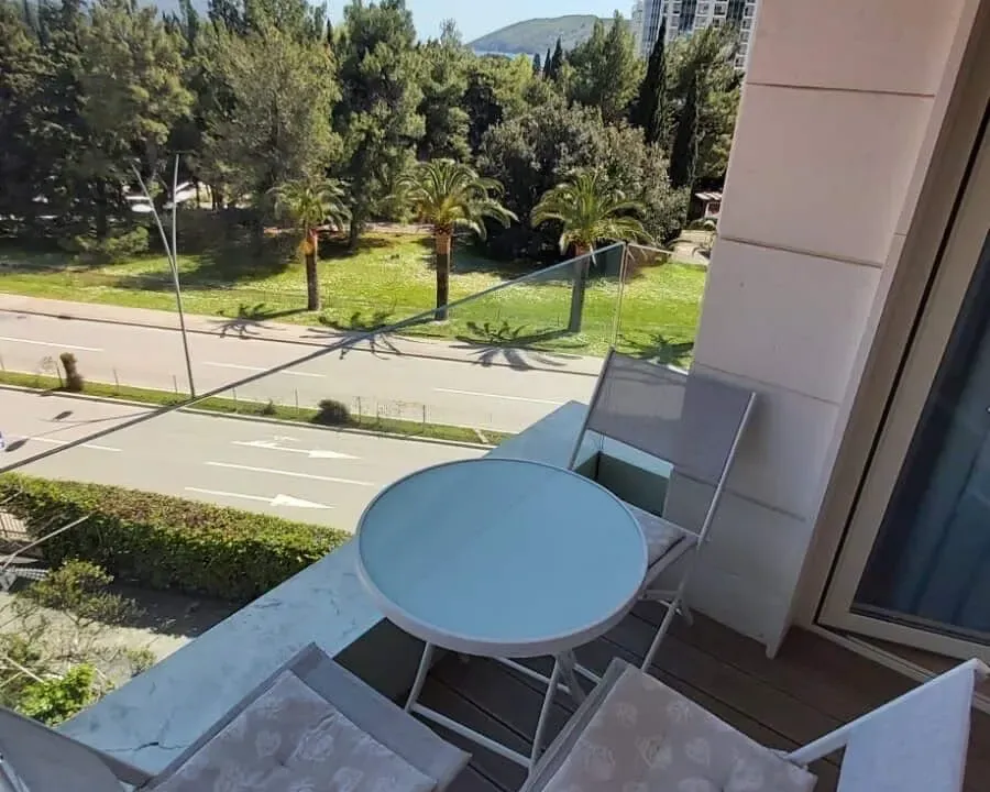 Rent, one bedroom apartment, 55m², Bulevar, Budva
