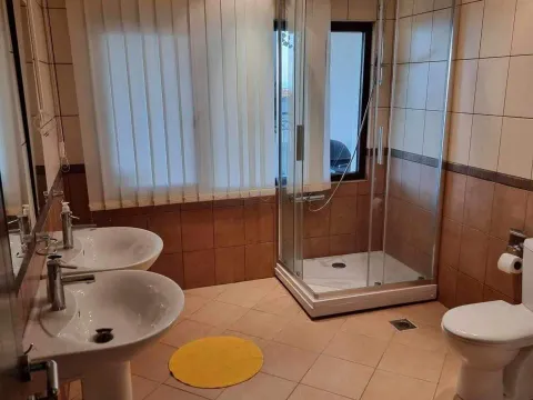 Izdavanje, dvosoban stan, 80m², Prijevor, Budva - image 9