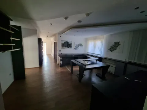 Prodaja, poslovni prostor, 192m², Centar, Podgorica - image 11