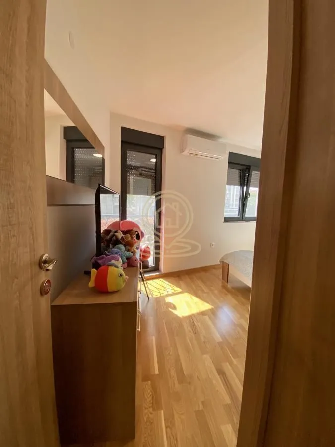 Rent, four bedroom apartment, 100m², Medijana, Niš