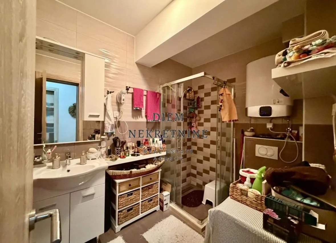 Prodaja, dvosoban stan, 63m², Centar, Bar