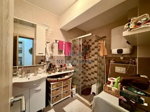 Prodaja, dvosoban stan, 63m², Centar, Bar - image 4