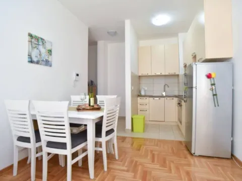 Rent, two bedroom apartment, 70m², Budva, Crna Gora - image 3