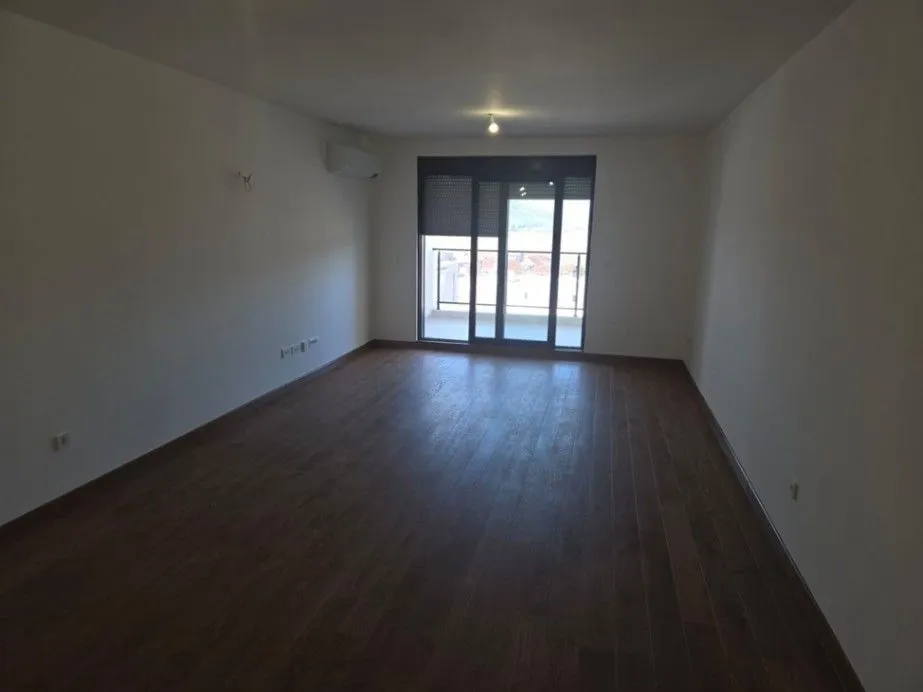 Prodaja, trosoban stan, 127m², Tološka šuma, Podgorica