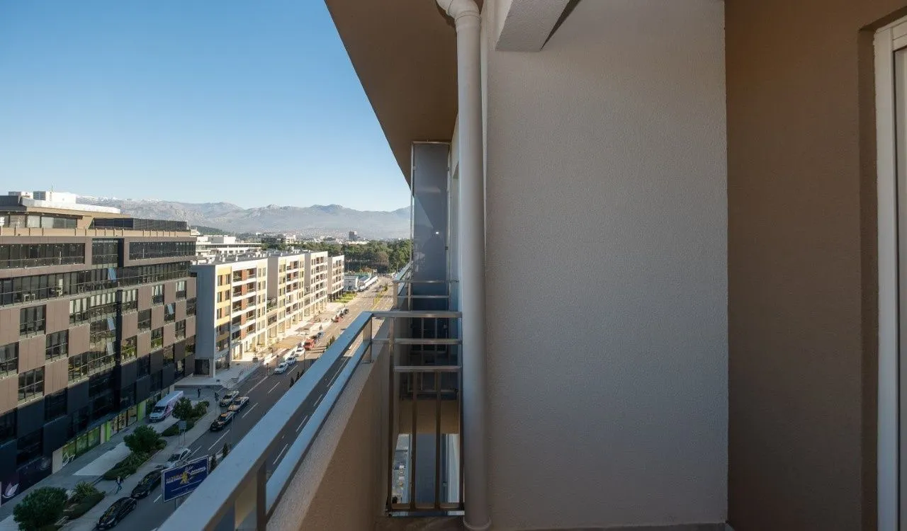 Izdavanje, dvosoban stan, 72m², Central Point, Podgorica