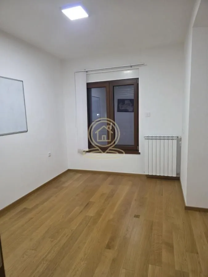 Rent, office space, 72m², Južni Bulevar, Vračar Sve Podlokacije
