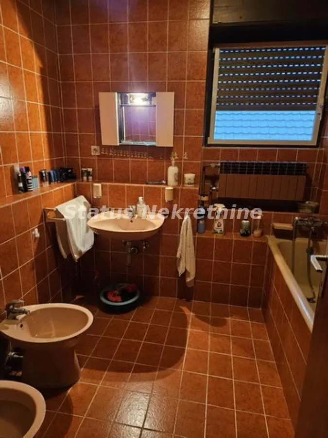 Prodaja, kuća, 260m², Kać, Novi Sad Sve Podlokacije