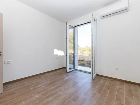 Sale, two bedroom apartment, 68m², Đenovići, Herceg Novi - image 9