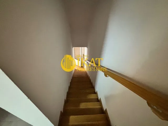 Izdavanje, kuća, 22m², Zemun Centar, Zemun Sve Podlokacije