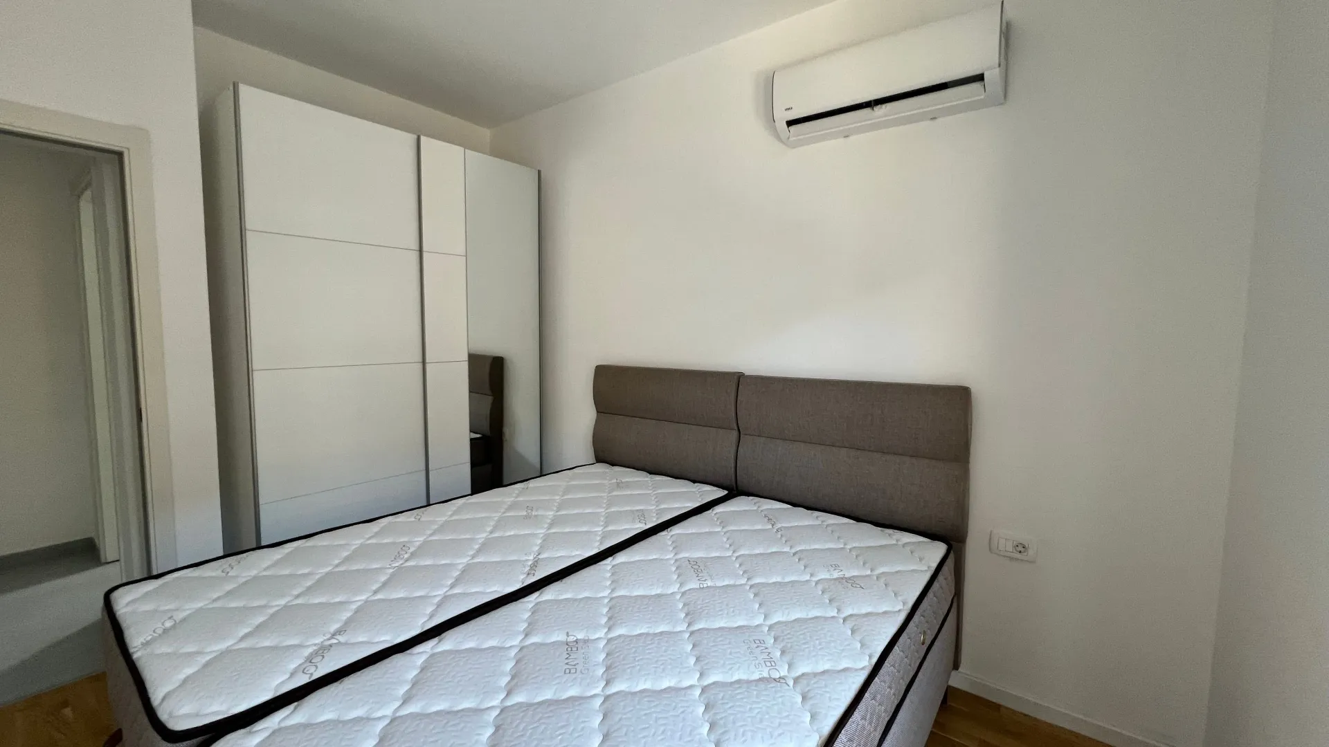 Izdavanje, dvosoban stan, 64m², Stari Aerodrom, Podgorica