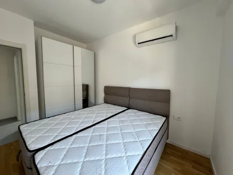 Izdavanje, dvosoban stan, 64m², Stari Aerodrom, Podgorica - image 10