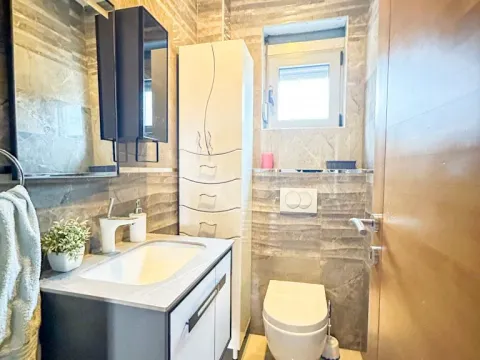 Izdavanje, dvosoban stan, 75m², Stari Aerodrom, Podgorica - image 11