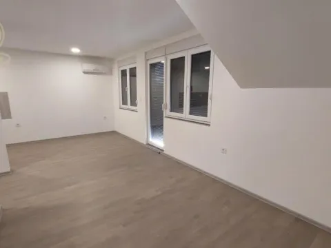 Prodaja, četvorosoban stan, 78m², Alibegovac, Petrovaradin - image 5