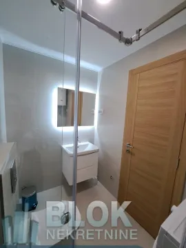 Izdavanje, jednosoban stan, 50m², New City, Podgorica - image 11