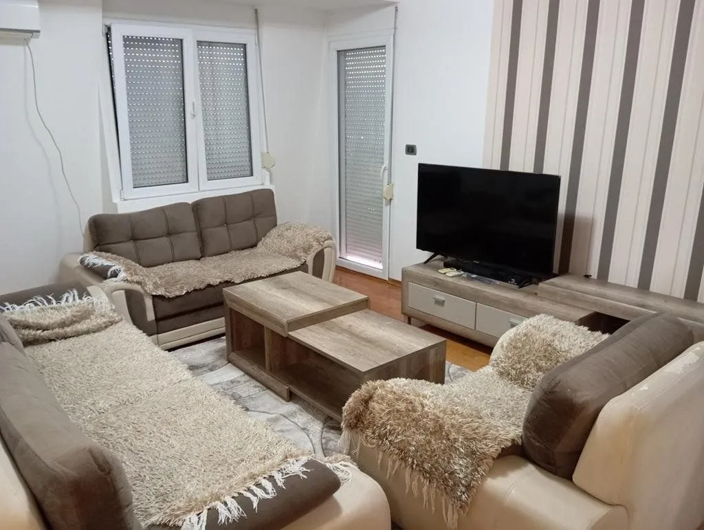 Izdavanje, trosoban stan, 90m², Podgorica, Crna Gora