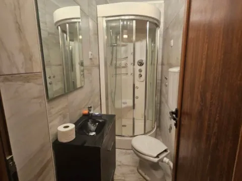 Izdavanje, dvosoban stan, 40m², Tivat, Crna Gora - image 4