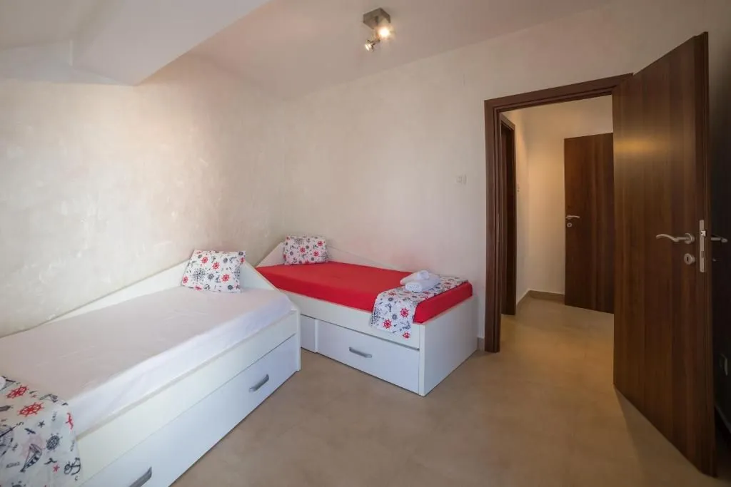 Rent, two bedroom apartment, 50m², Centar, Budva