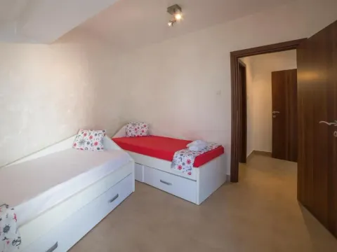 Izdavanje, dvosoban stan, 50m², Centar, Budva - image 7