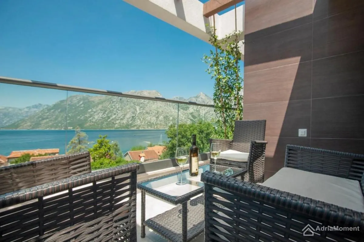Prodaja, kuća, 210m², Dobrota, Kotor