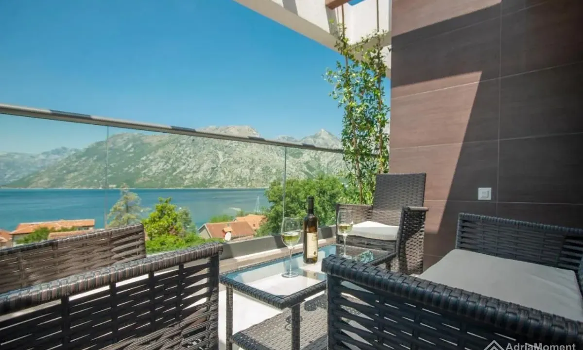 Prodaja, kuća, 210m², Dobrota, Kotor