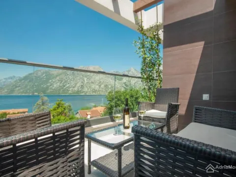 Sale, house, 210m², Dobrota, Kotor