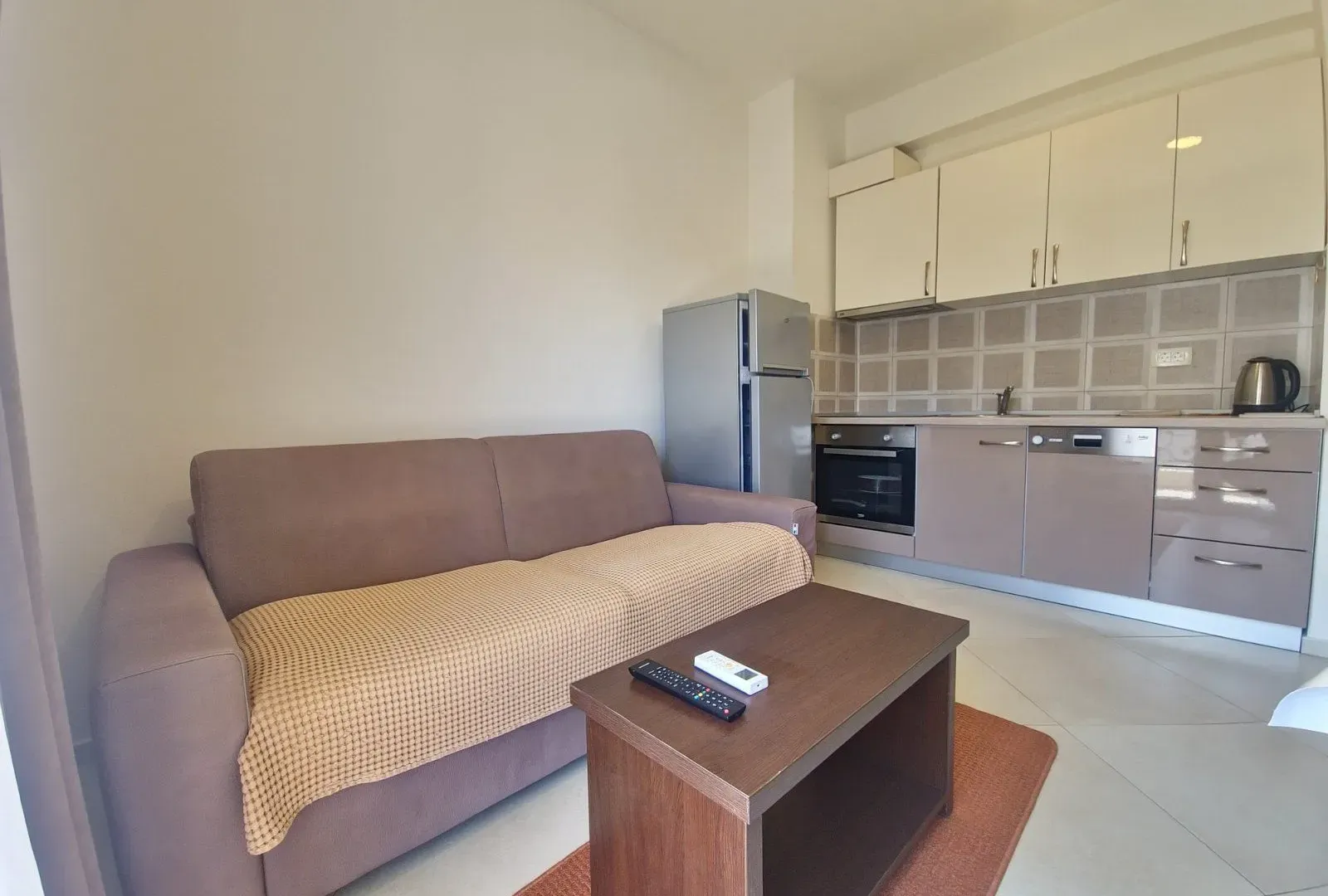Rent, one bedroom apartment, 46m², Bečići, Budva
