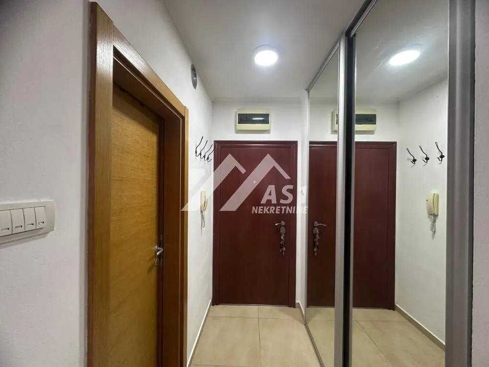 Izdavanje, dvosoban stan, 40m², Bulevar Oslobodjenja, Novi Sad Sve Podlokacije