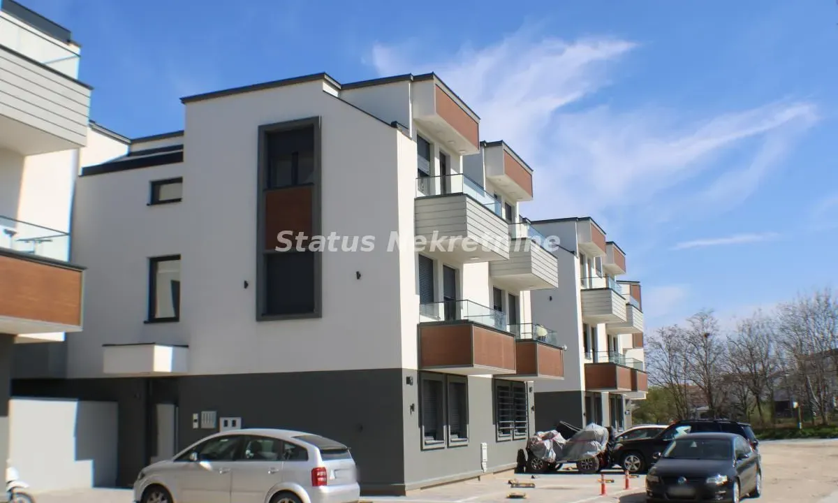 Prodaja, trosoban stan, 77m², Petrovaradin, Novi Sad