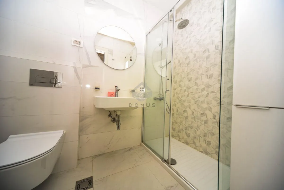 Izdavanje, jednosoban stan, 49m², Central Point, Podgorica