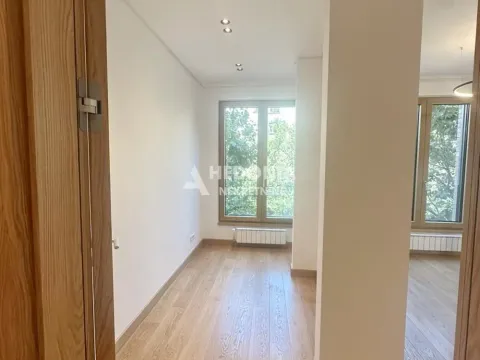 Izdavanje, poslovni prostor, 94m², Kalenić Pijaca, Vračar Sve Podlokacije - image 9