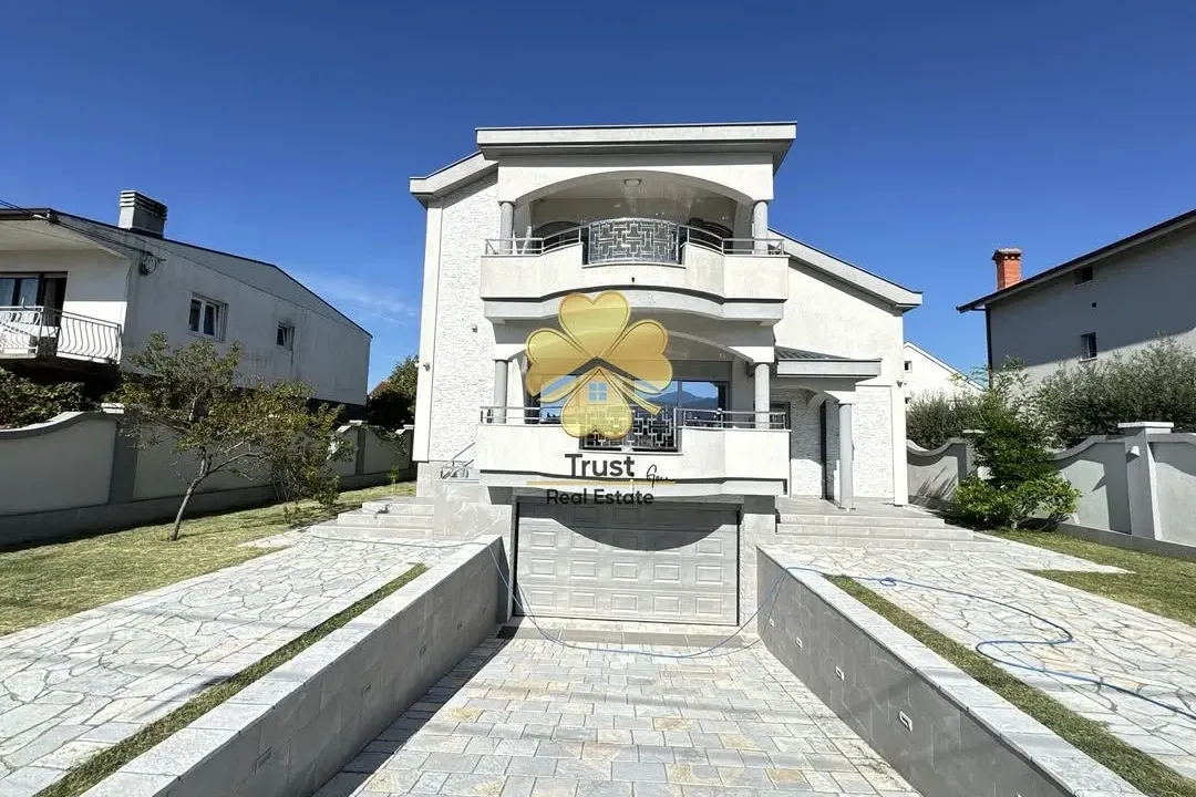 Prodaja, kuća, 320m², Zlatica, Podgorica