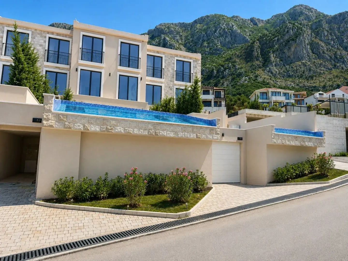 Prodaja, kuća, 295m², Blizikuće, Budva