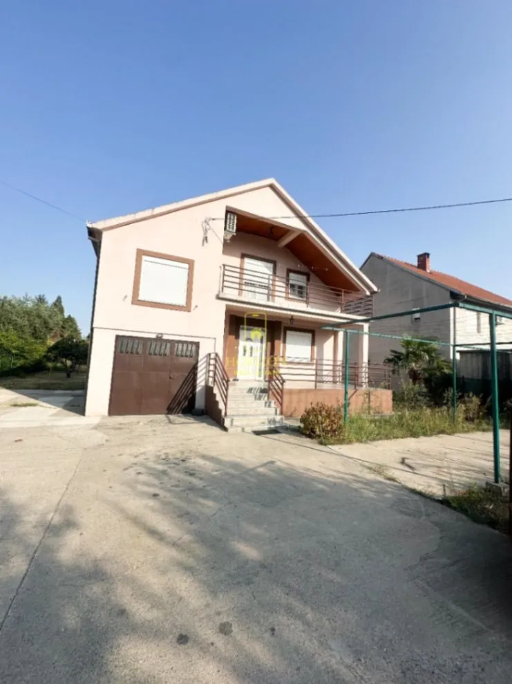 Prodaja, kuća, 200m², Tološi, Podgorica