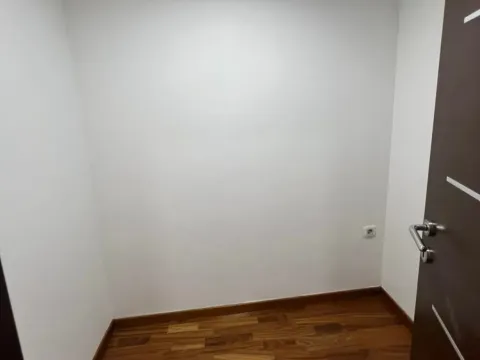 Prodaja, četvorosoban stan, 220m², Preko Morače, Podgorica - image 8