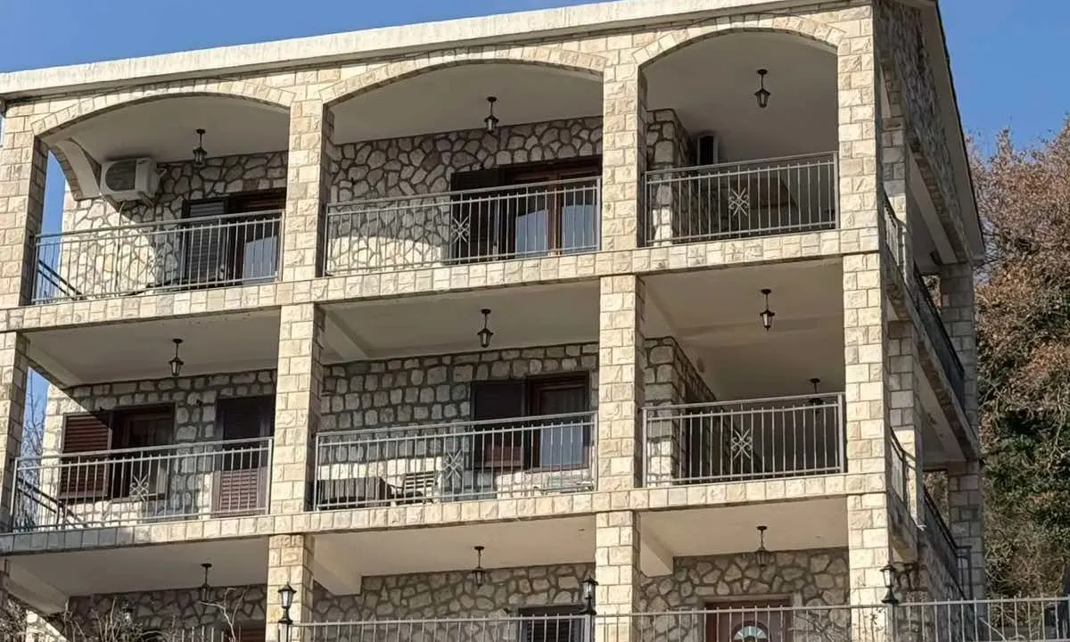 Izdavanje, kuća, 150m², Kuljače, Budva