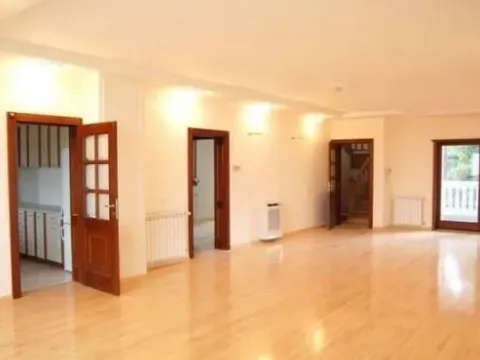 Izdavanje, četvorosoban stan, 200m², Savski Venac, Beograd - image 6