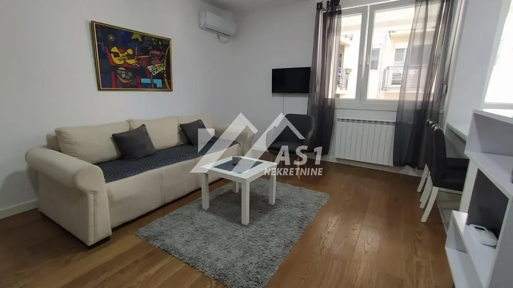 Izdavanje, stan, 26m², Sajam, Novi Sad Sve Podlokacije