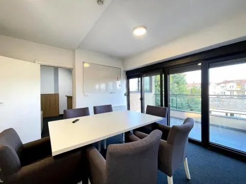 Rent, office space, 233m², Južni Bulevar, Vračar Sve Podlokacije - image 11