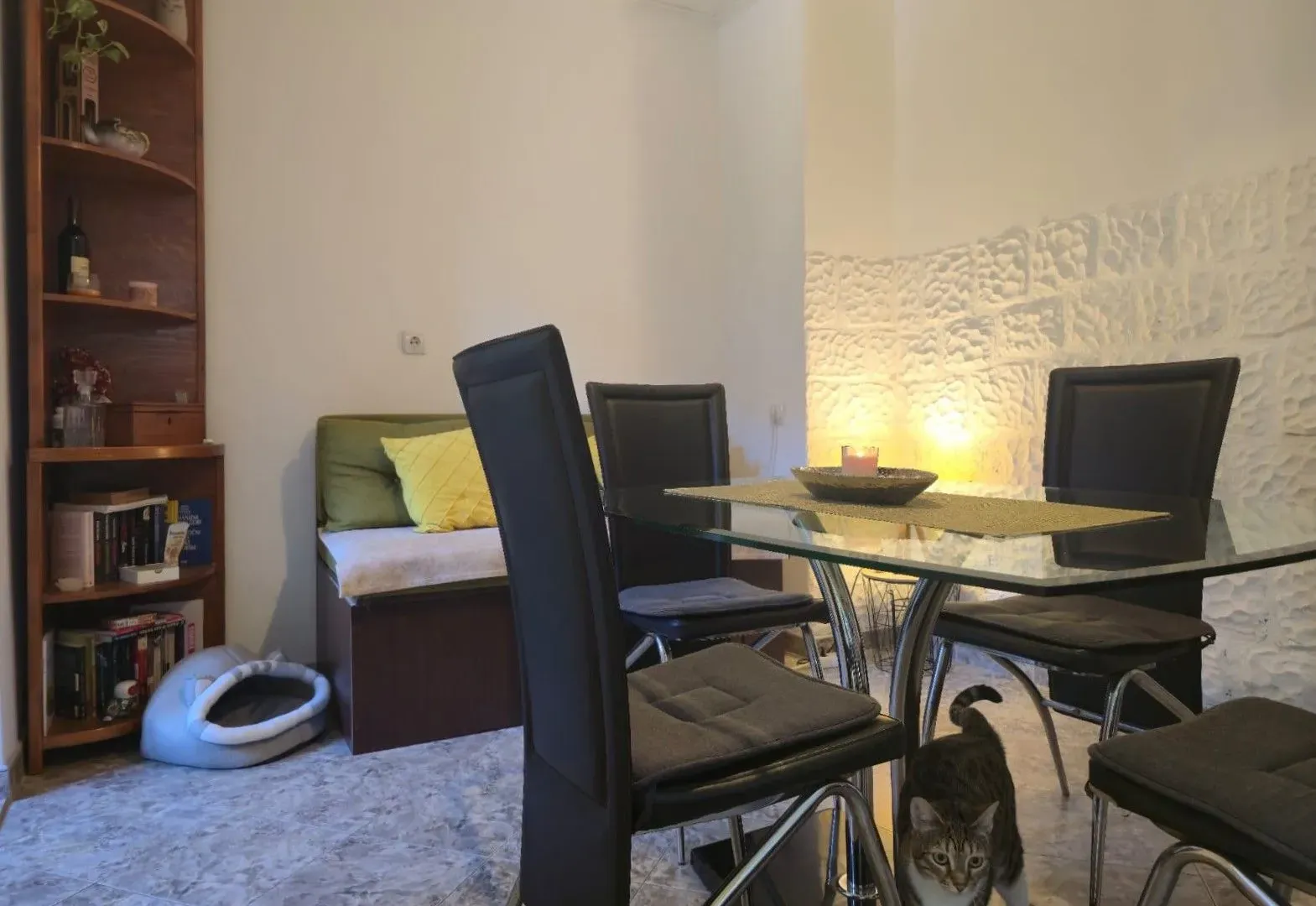Prodaja, jednosoban stan, 35m², Škaljari, Kotor