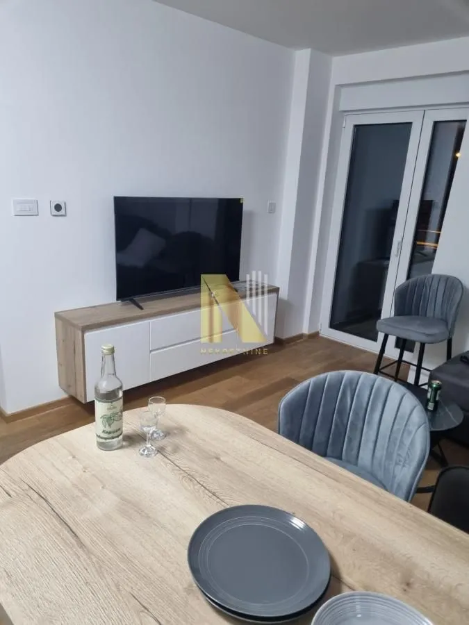 Izdavanje, dvosoban stan, 44m², Bulevar Oslobodjenja, Novi Sad Sve Podlokacije