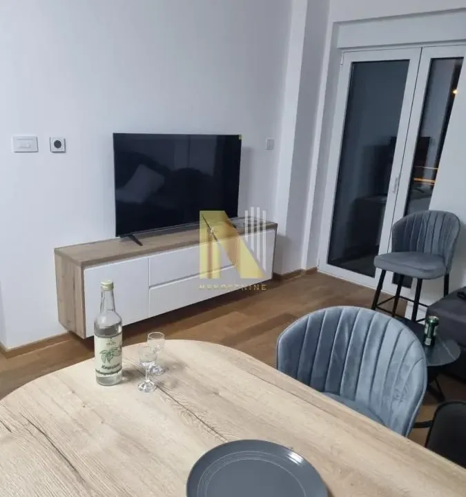 Izdavanje, dvosoban stan, 44m², Bulevar Oslobodjenja, Novi Sad Sve Podlokacije