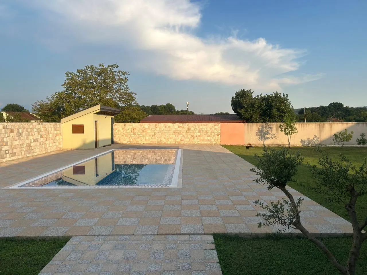 Rent, house, 220m², Ćurilac, Danilovgrad