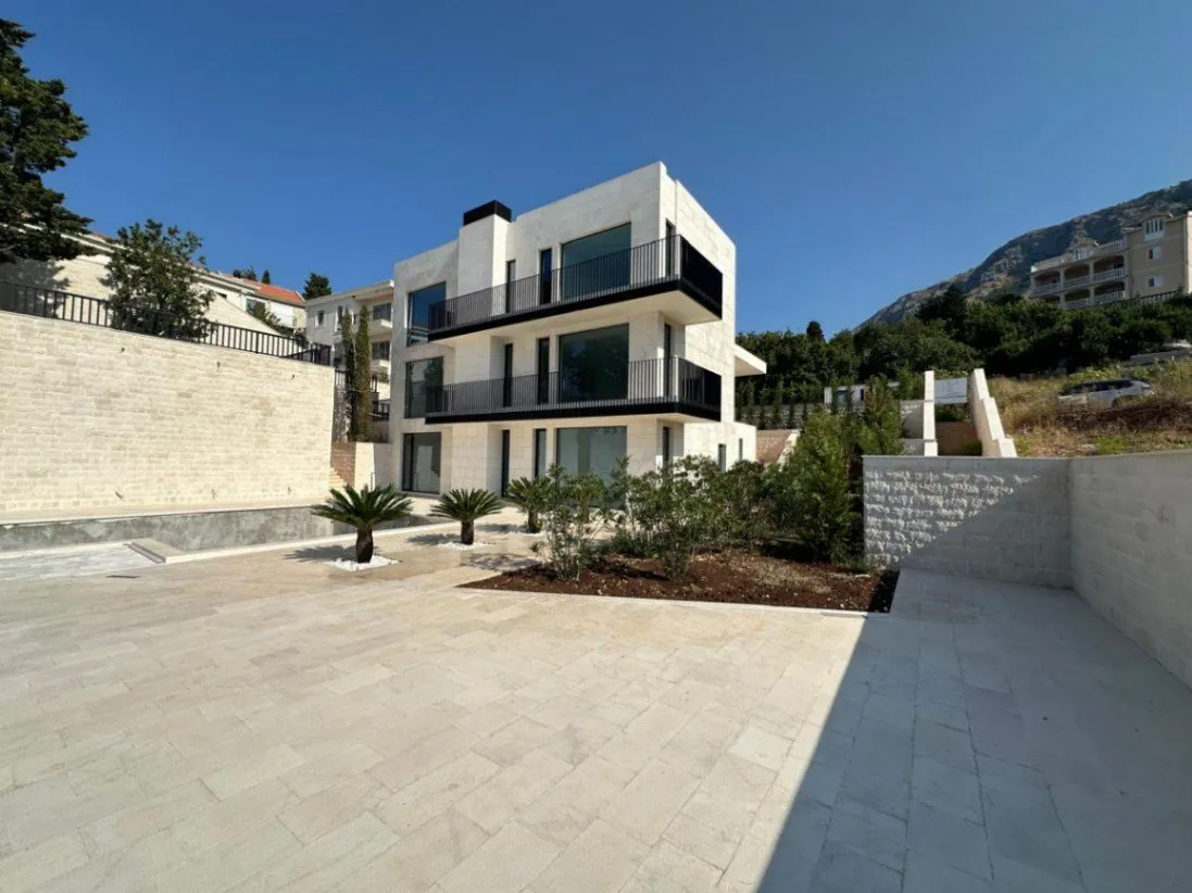 Sale, house, 443m², Reževići, Budva